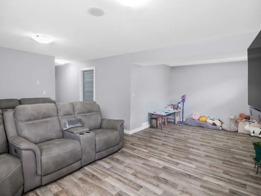 3541 44 Avenue Red Deer AB T4N 3H2