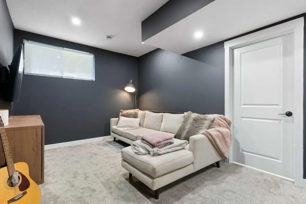 193 River Heights Drive Cochrane AB T4C 0Y1