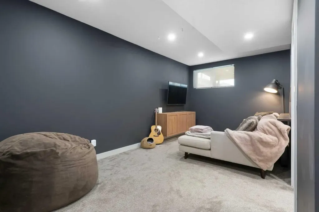 193 River Heights Drive Cochrane AB T4C 0Y1