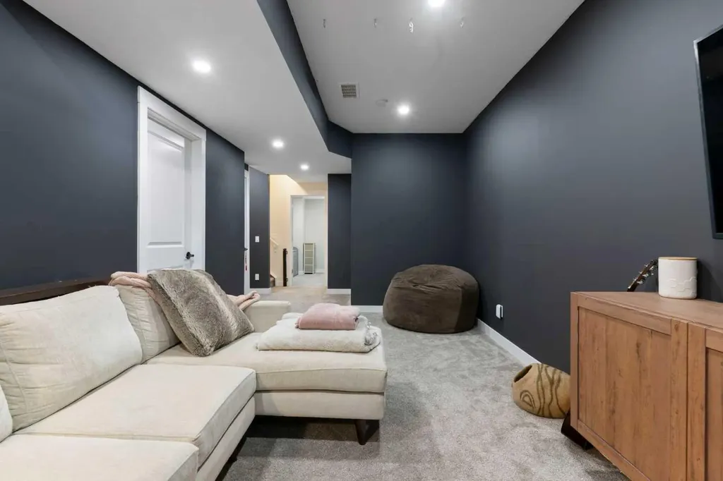 193 River Heights Drive Cochrane AB T4C 0Y1