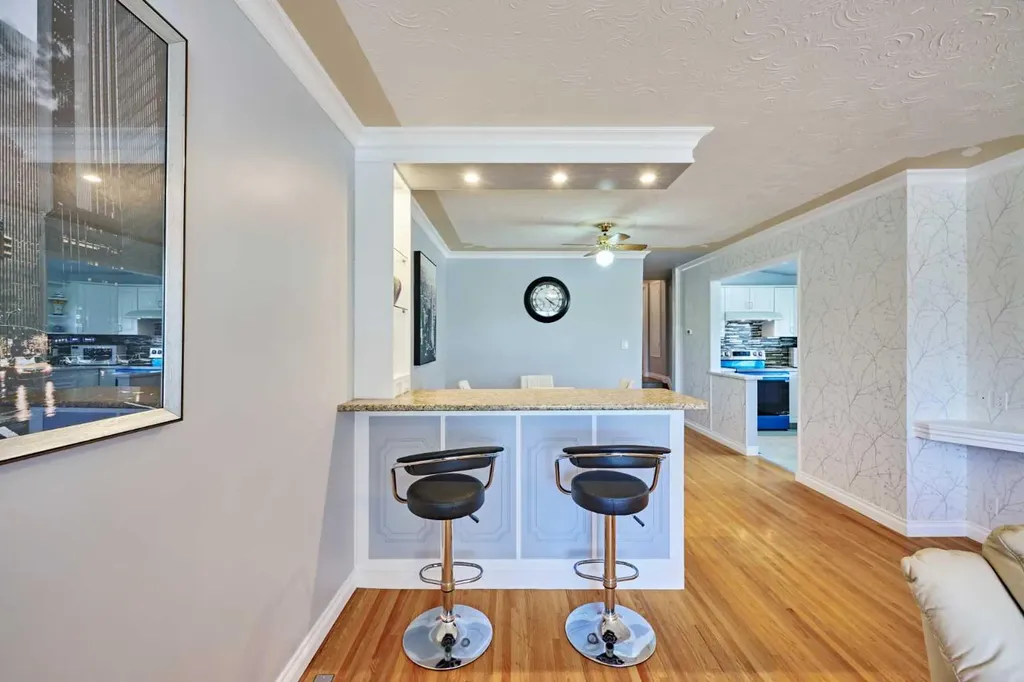 812A 69 Avenue SW Calgary AB T2V 0P3