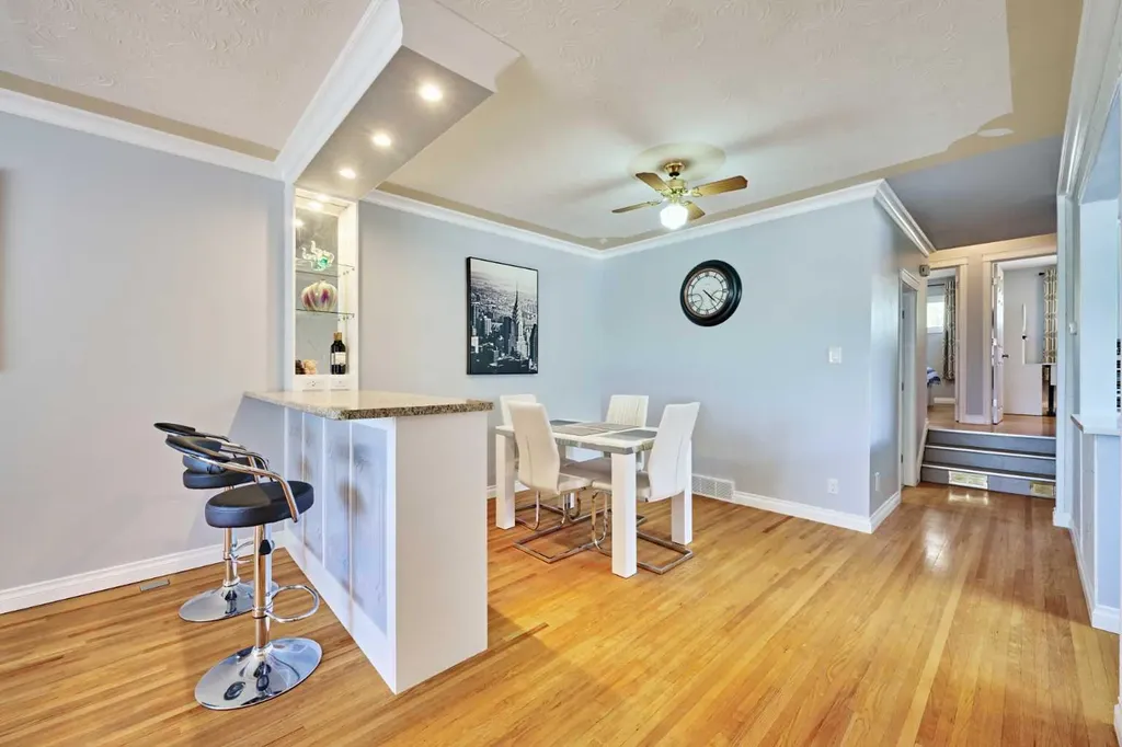 812A 69 Avenue SW Calgary AB T2V 0P3