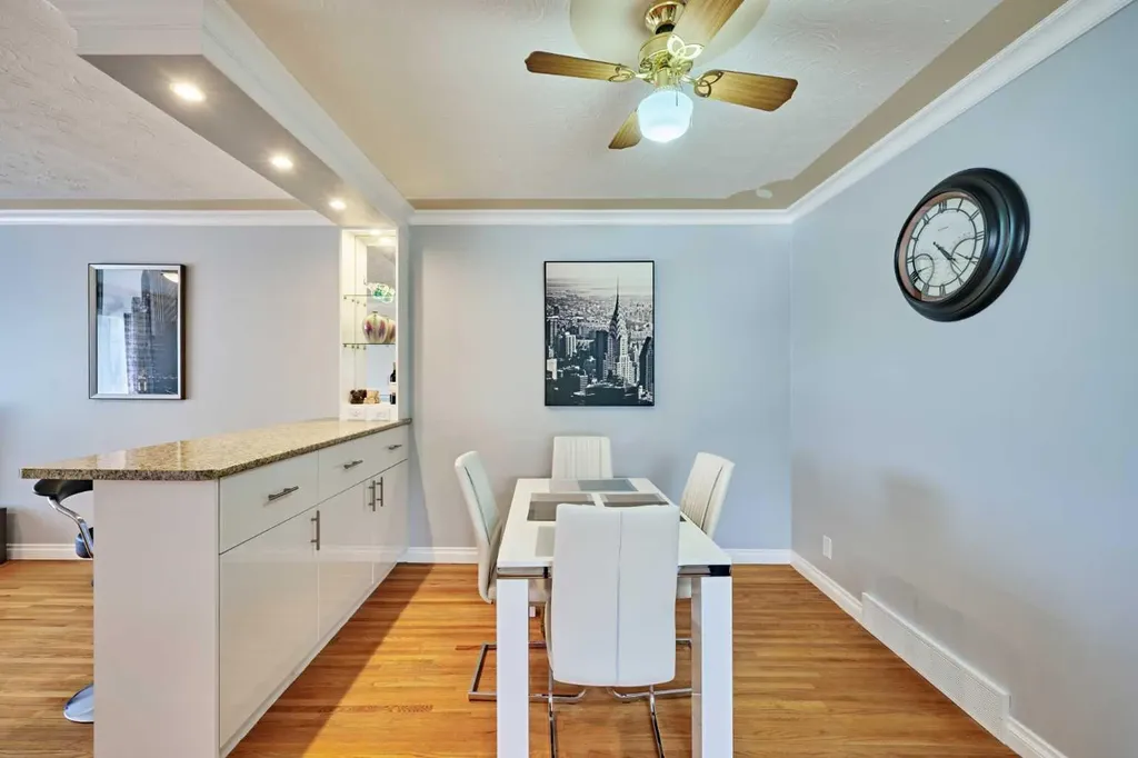812A 69 Avenue SW Calgary AB T2V 0P3