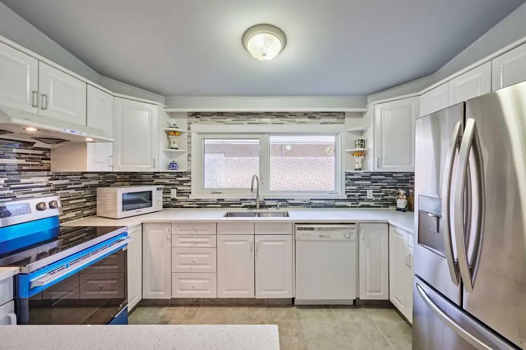 812A 69 Avenue SW Calgary AB T2V 0P3