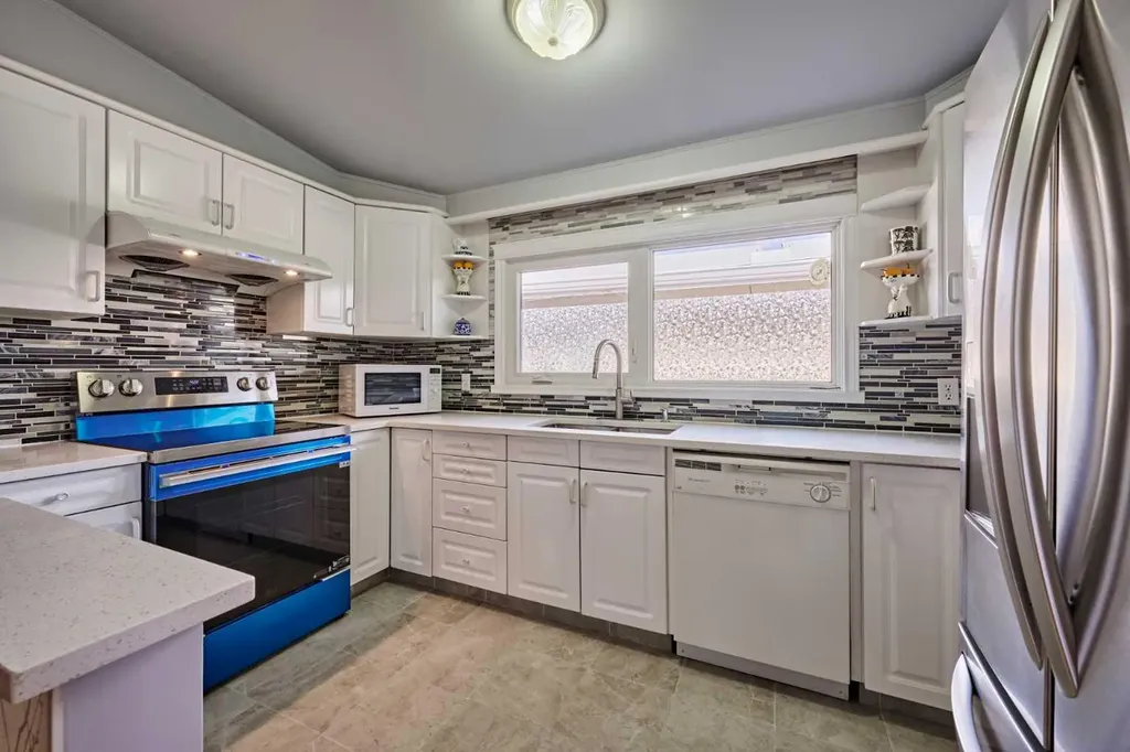812A 69 Avenue SW Calgary AB T2V 0P3