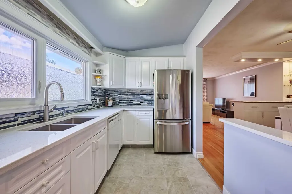 812A 69 Avenue SW Calgary AB T2V 0P3