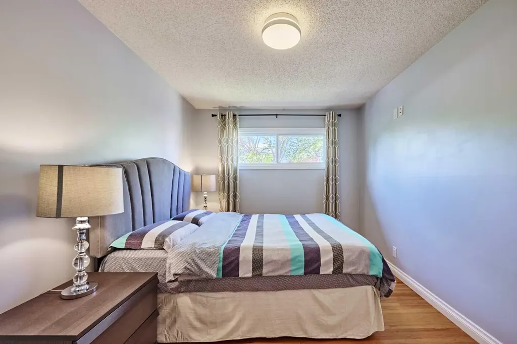 812A 69 Avenue SW Calgary AB T2V 0P3