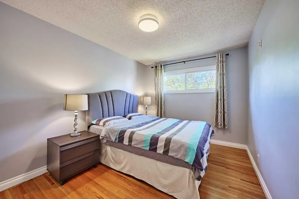 812A 69 Avenue SW Calgary AB T2V 0P3