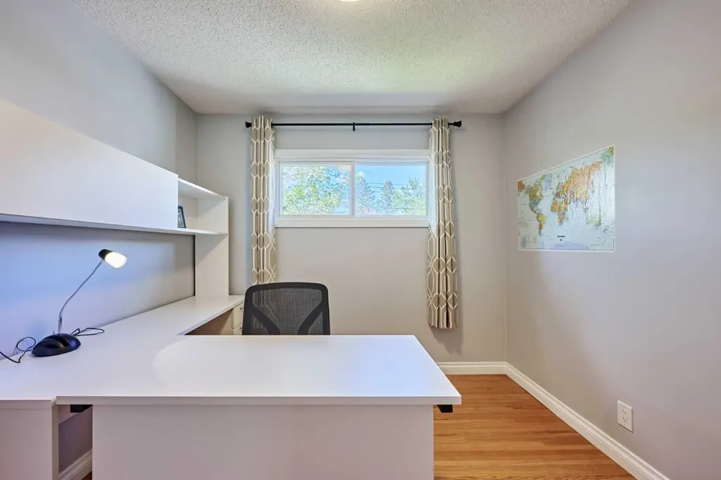 812A 69 Avenue SW Calgary AB T2V 0P3