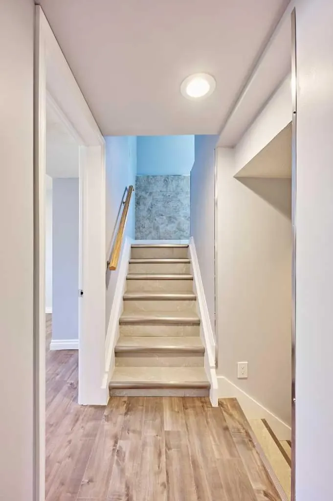 812A 69 Avenue SW Calgary AB T2V 0P3