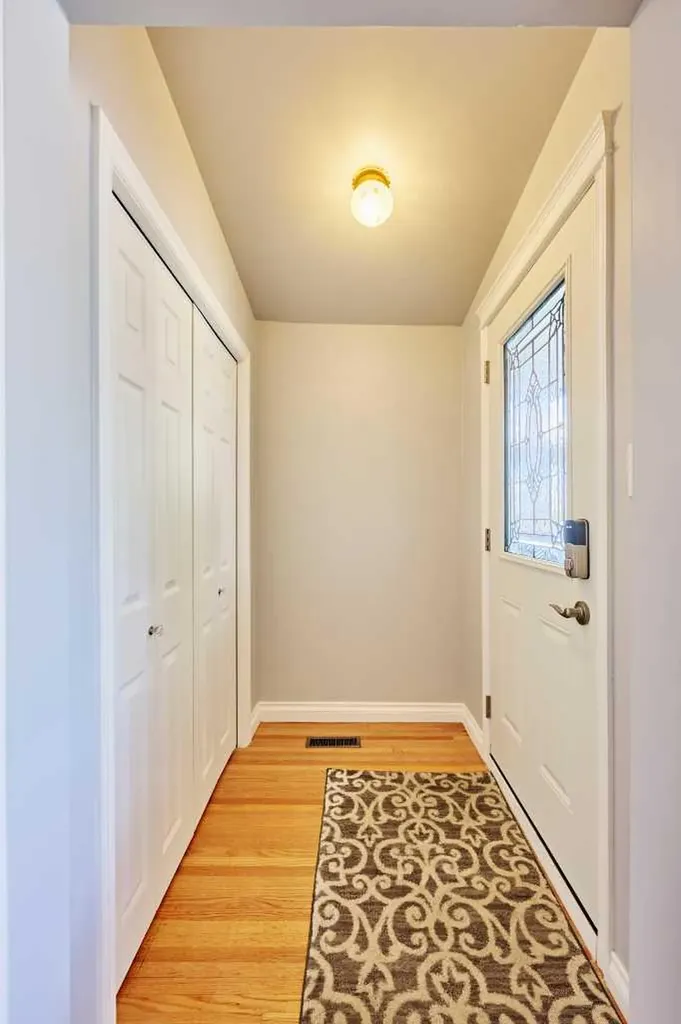 812A 69 Avenue SW Calgary AB T2V 0P3