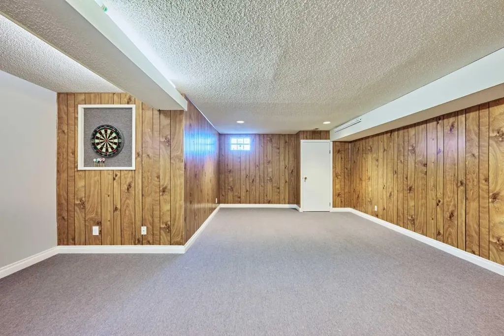 812A 69 Avenue SW Calgary AB T2V 0P3