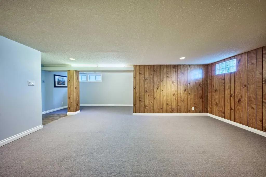 812A 69 Avenue SW Calgary AB T2V 0P3