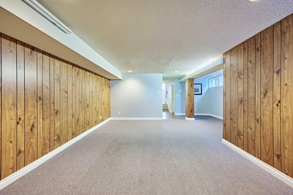 812A 69 Avenue SW Calgary AB T2V 0P3