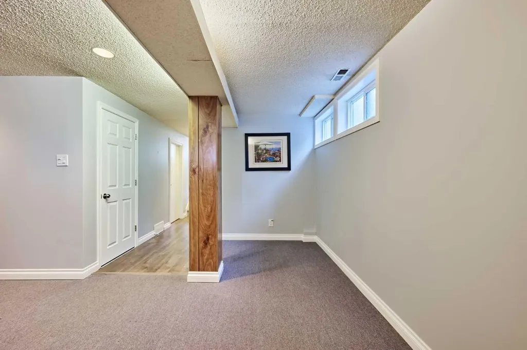 812A 69 Avenue SW Calgary AB T2V 0P3
