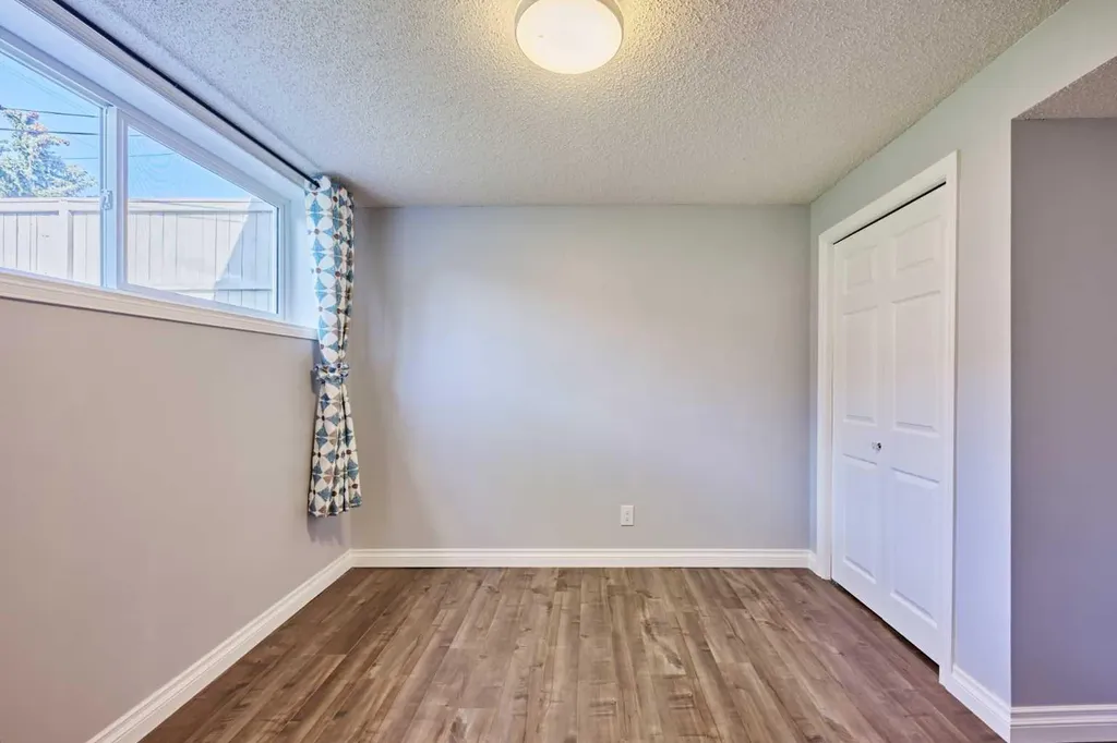 812A 69 Avenue SW Calgary AB T2V 0P3