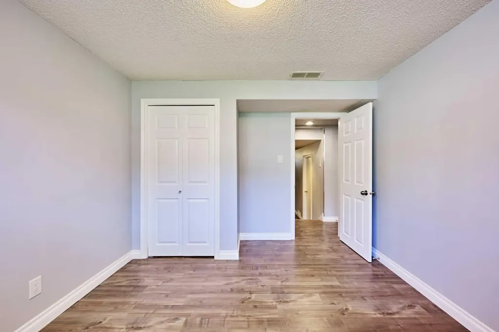 812A 69 Avenue SW Calgary AB T2V 0P3