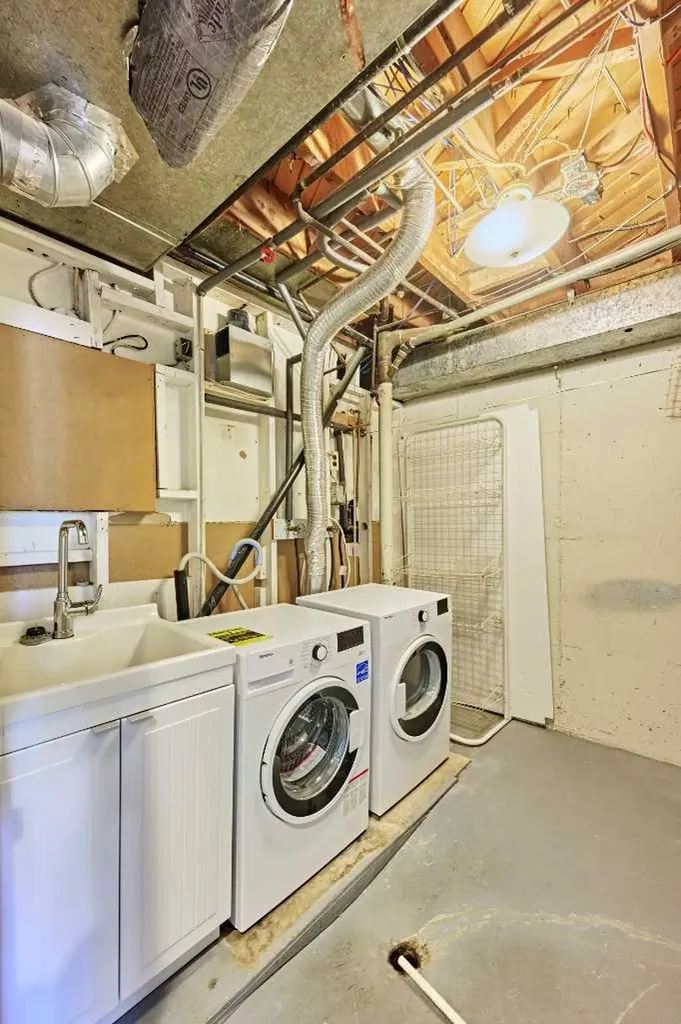 812A 69 Avenue SW Calgary AB T2V 0P3