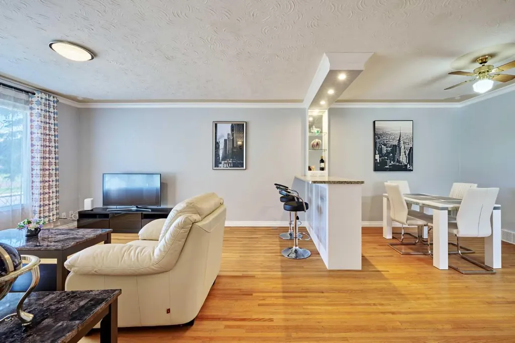 812A 69 Avenue SW Calgary AB T2V 0P3