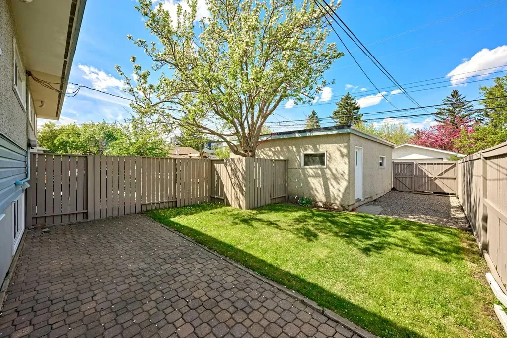 812A 69 Avenue SW Calgary AB T2V 0P3