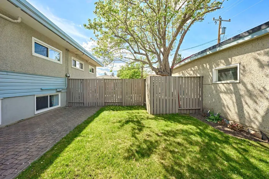 812A 69 Avenue SW Calgary AB T2V 0P3