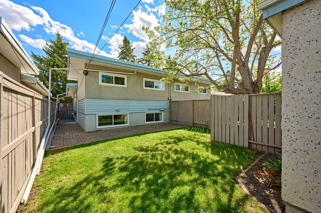812A 69 Avenue SW Calgary AB T2V 0P3