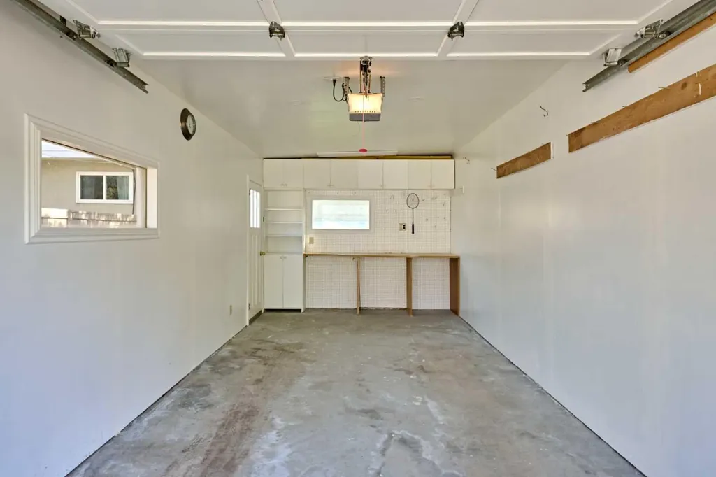 812A 69 Avenue SW Calgary AB T2V 0P3