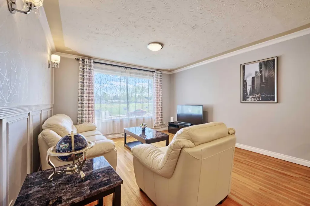 812A 69 Avenue SW Calgary AB T2V 0P3
