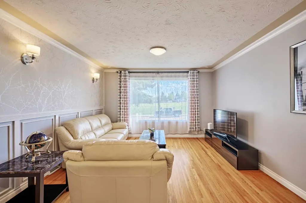 812A 69 Avenue SW Calgary AB T2V 0P3