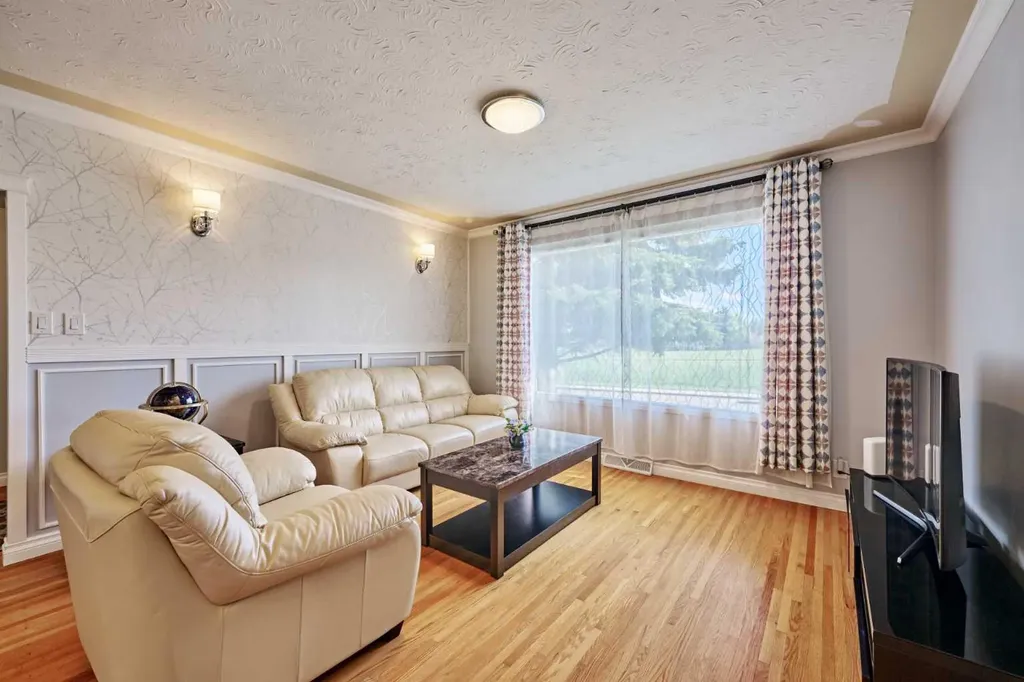 812A 69 Avenue SW Calgary AB T2V 0P3
