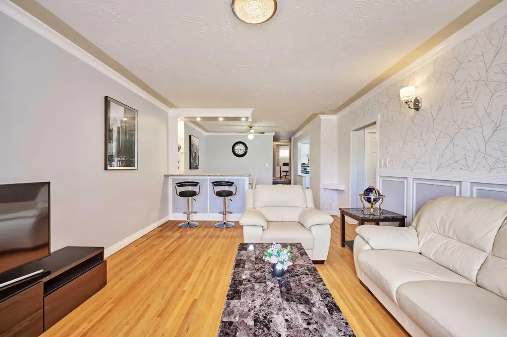 812A 69 Avenue SW Calgary AB T2V 0P3