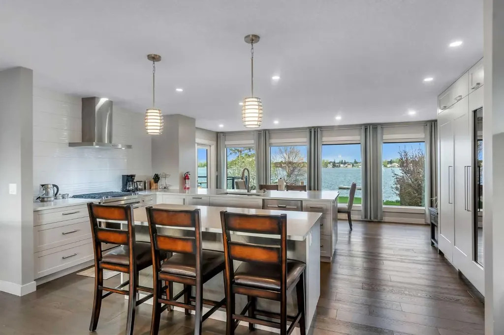 760 West Chestermere Drive Chestermere AB T1X 1B5