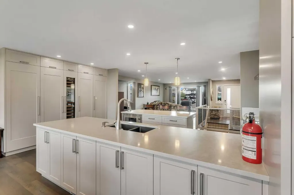 760 West Chestermere Drive Chestermere AB T1X 1B5