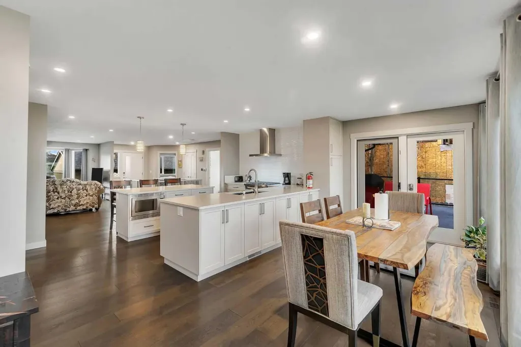 760 West Chestermere Drive Chestermere AB T1X 1B5