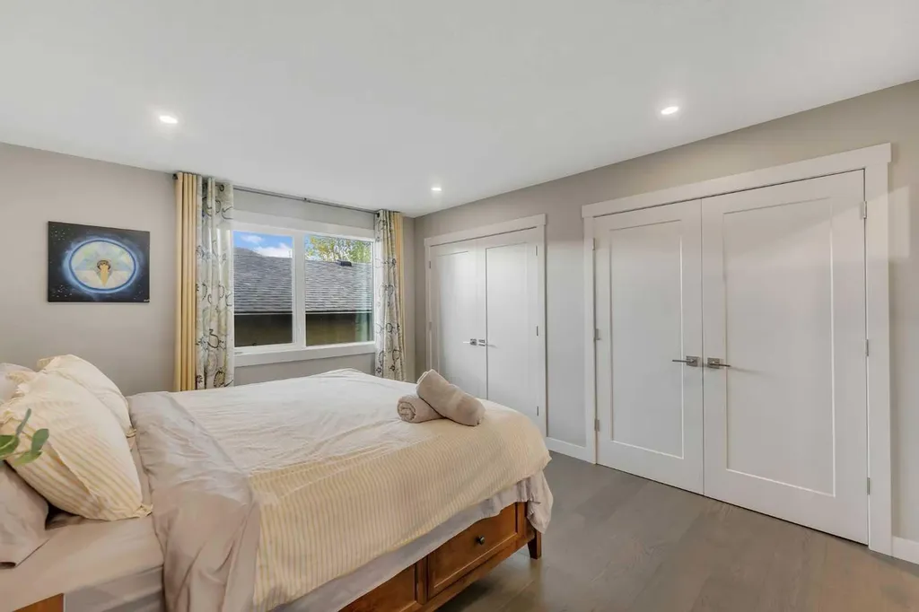 760 West Chestermere Drive Chestermere AB T1X 1B5
