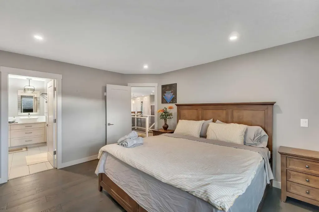 760 West Chestermere Drive Chestermere AB T1X 1B5