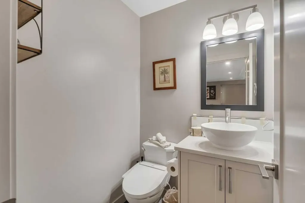 760 West Chestermere Drive Chestermere AB T1X 1B5