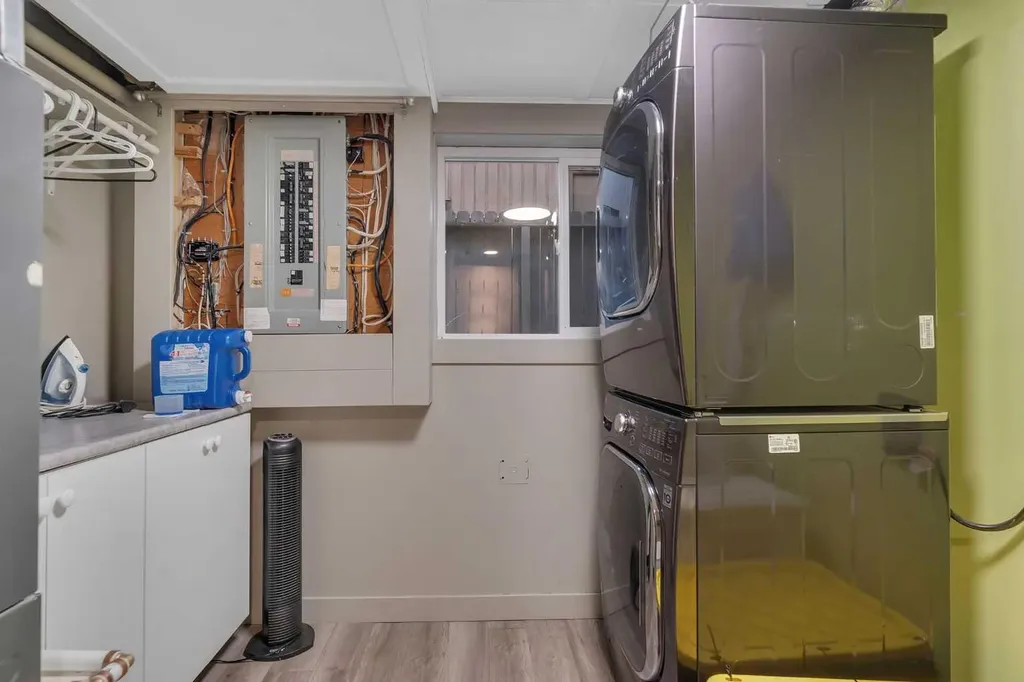 760 West Chestermere Drive Chestermere AB T1X 1B5