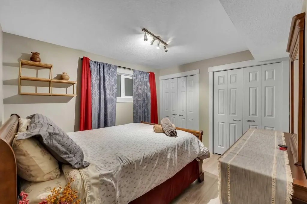 760 West Chestermere Drive Chestermere AB T1X 1B5