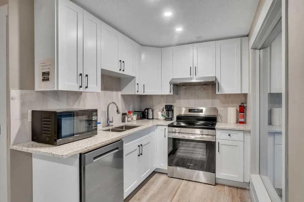 760 West Chestermere Drive Chestermere AB T1X 1B5