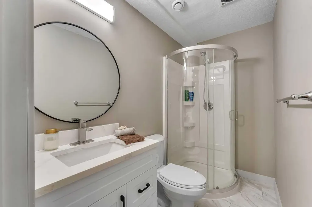 760 West Chestermere Drive Chestermere AB T1X 1B5