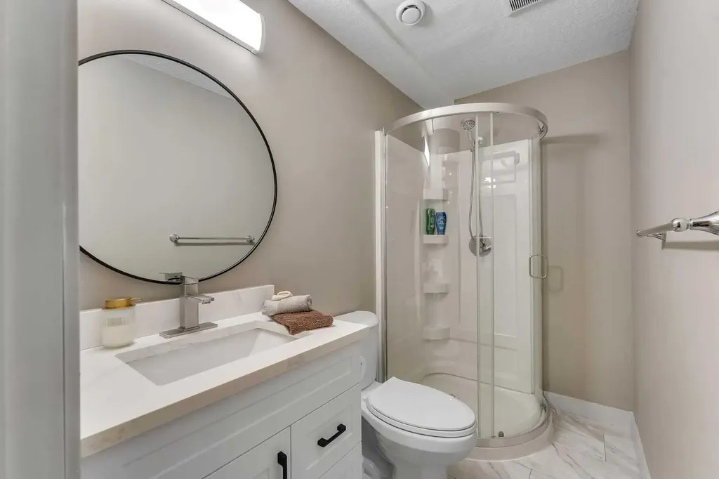 760 West Chestermere Drive Chestermere AB T1X 1B5