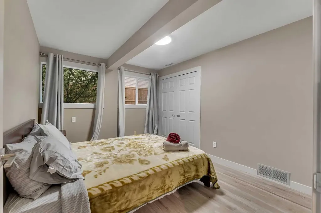 760 West Chestermere Drive Chestermere AB T1X 1B5