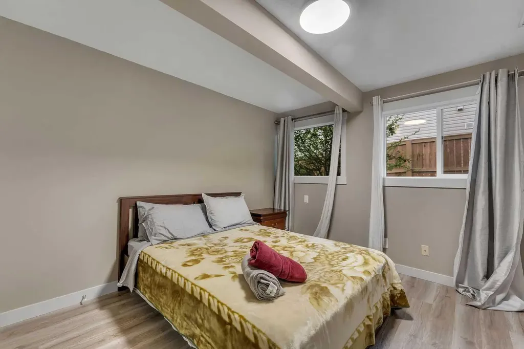 760 West Chestermere Drive Chestermere AB T1X 1B5