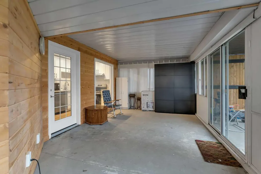 760 West Chestermere Drive Chestermere AB T1X 1B5