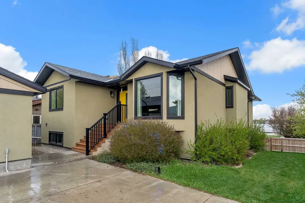 760 West Chestermere Drive Chestermere AB T1X 1B5