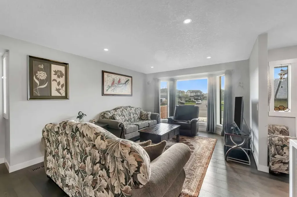 760 West Chestermere Drive Chestermere AB T1X 1B5