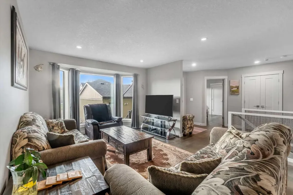 760 West Chestermere Drive Chestermere AB T1X 1B5