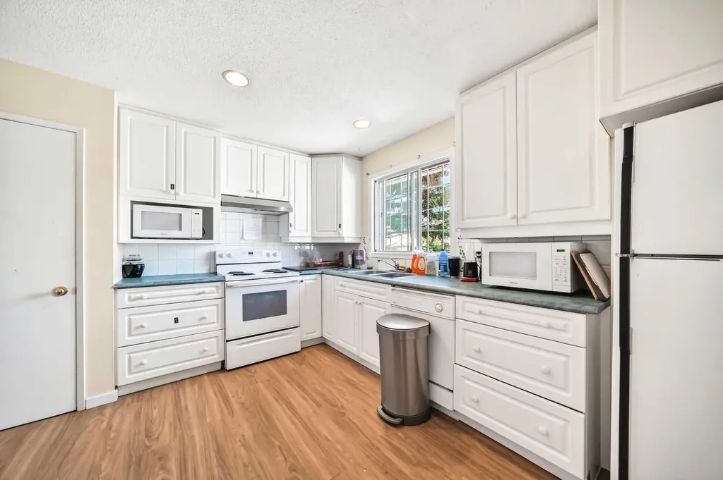5051 Vantage Crescent NW Calgary AB T3A1X6
