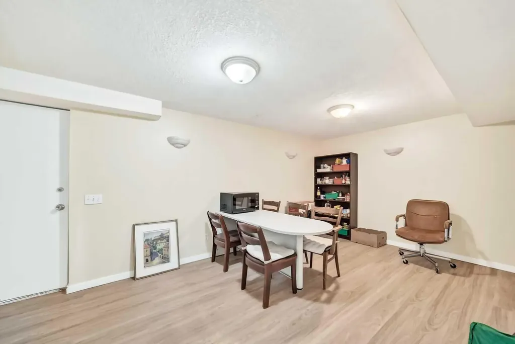 5051 Vantage Crescent NW Calgary AB T3A1X6